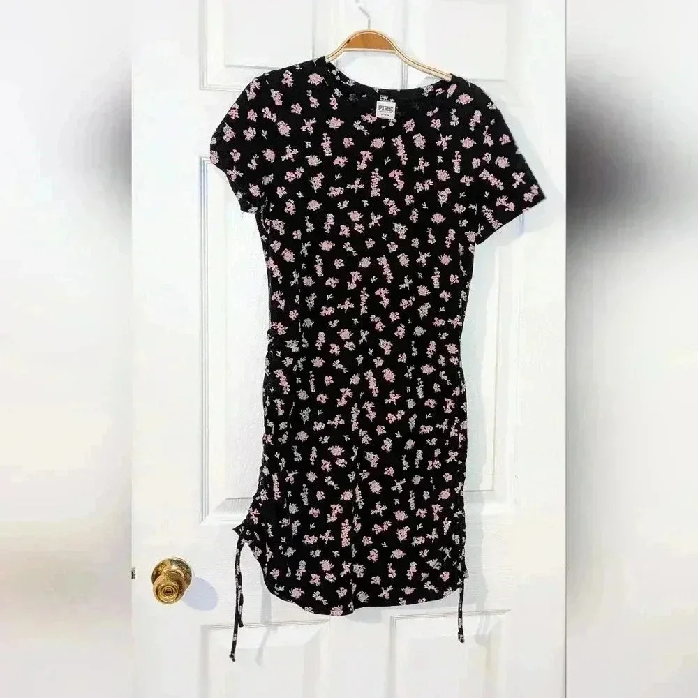 VICTORIA'S SECRET PINK Ruchedโ Sides Sz. M Dress Short Sleeve Floral Black